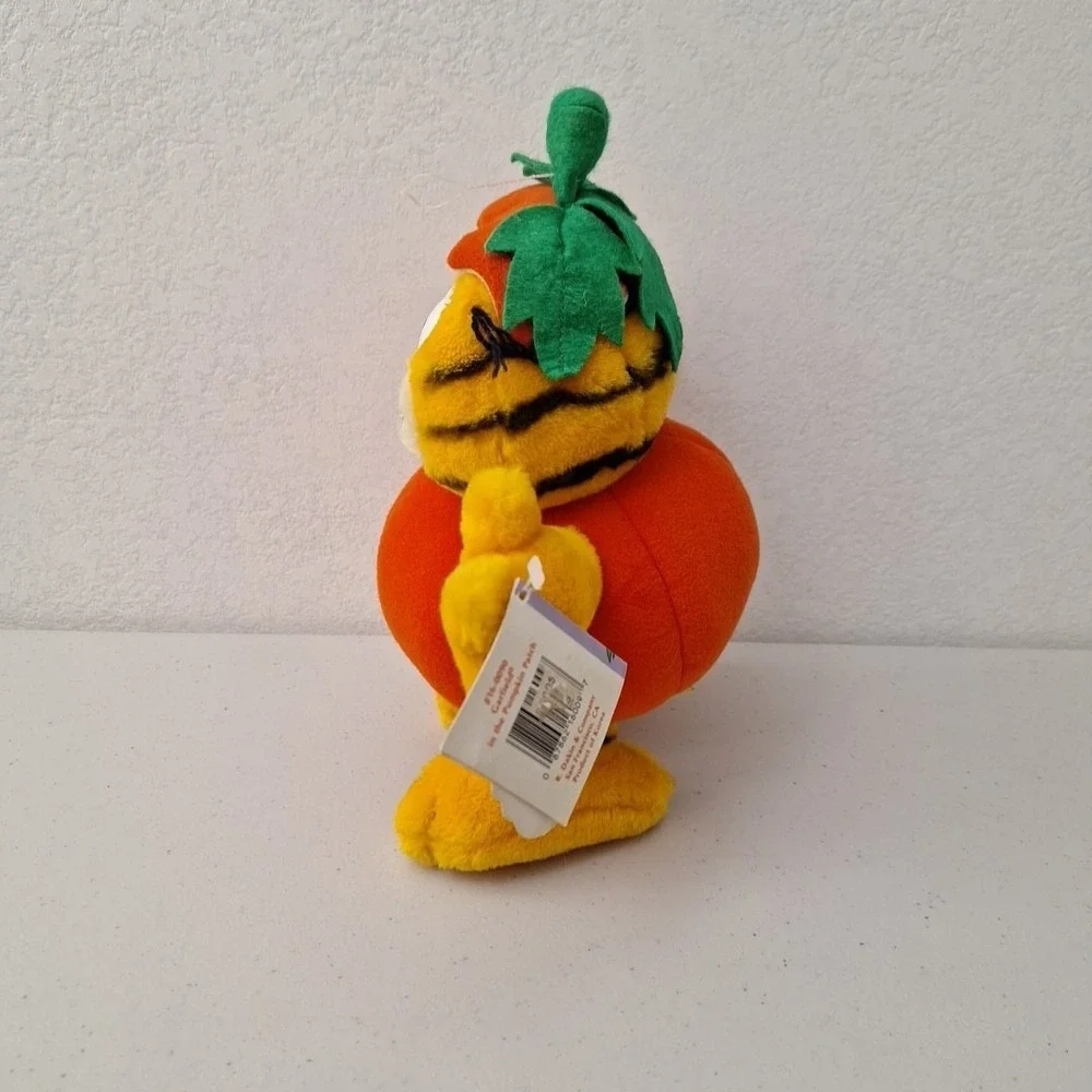 Vintage 1981 DAKIN Garfield Pumpkin Patch Halloween Plush Stuffed Toy 12